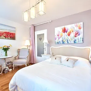 Bed & Breakfast Naturalbnb: Tranquil Retreat With Homemade Breakfast & Secure Parking, Villeurbanne